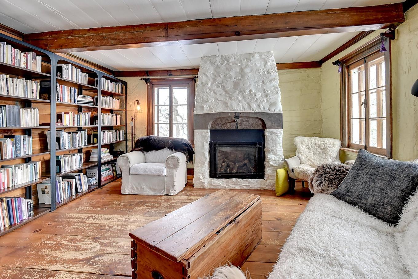 Salon - 1720 Grand Rg St-Pierre, Sainte-Élisabeth, QC - Indoor Photo Showing Living Room With Fireplace