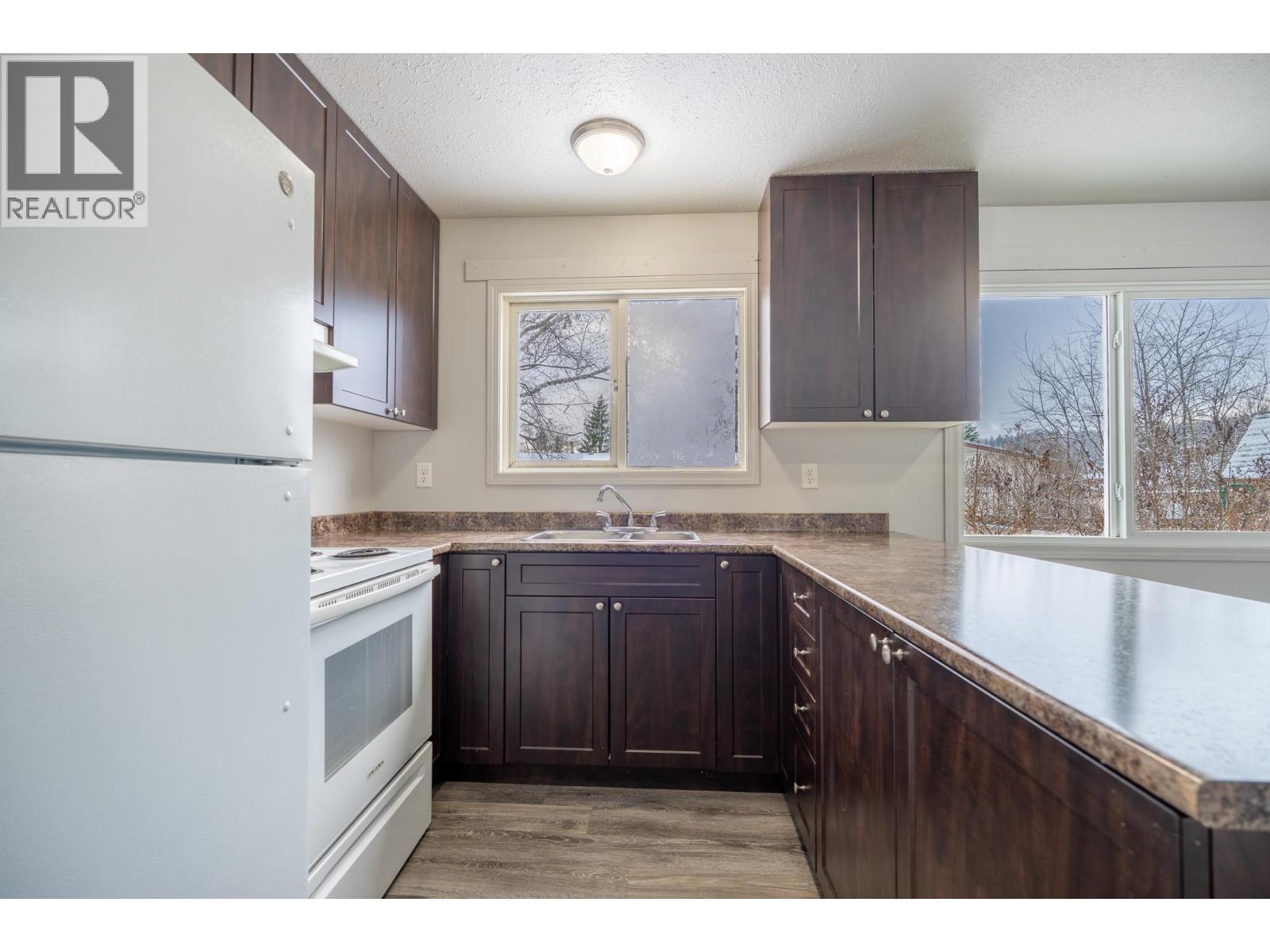 225 Laurel Crescent, Prince George, BC - Indoor Photo Showing Kitchen