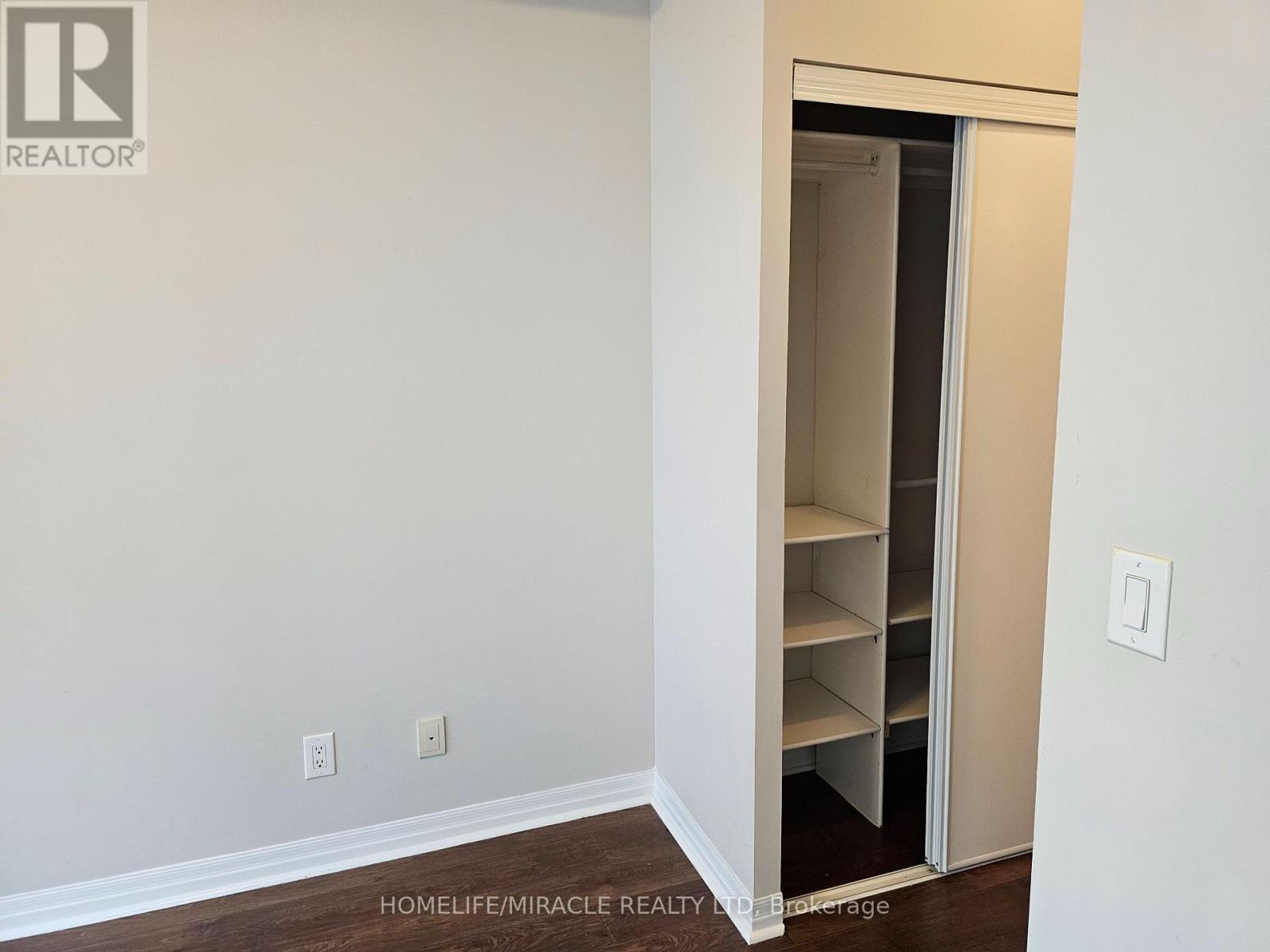 406 - 225 Webb Drive, Mississauga, ON - Indoor Photo Showing Other Room