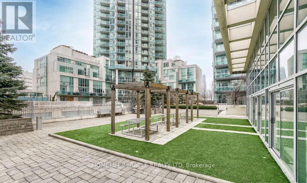 406 - 225 Webb Drive, Mississauga, ON - Outdoor