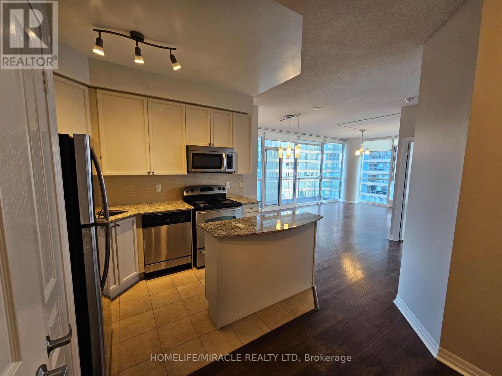 406 - 225 Webb Drive, Mississauga, ON - Indoor Photo Showing Kitchen