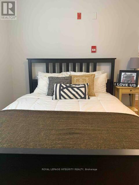 Unit 1 - 220 Argyle Avenue, Ottawa, ON - Indoor Photo Showing Bedroom