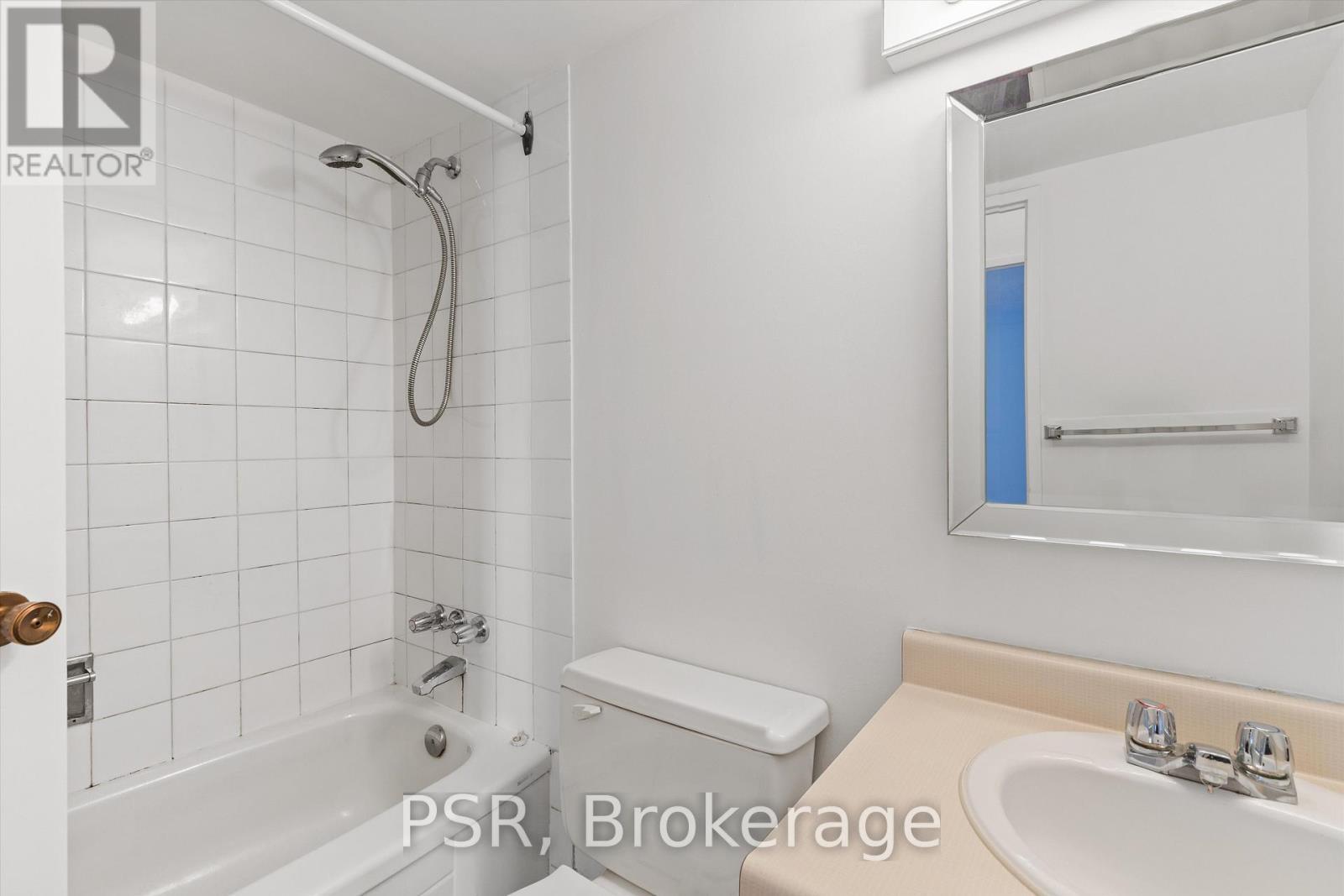 901 - 633 Bay Street, Toronto, ON - Indoor Photo Showing Bathroom