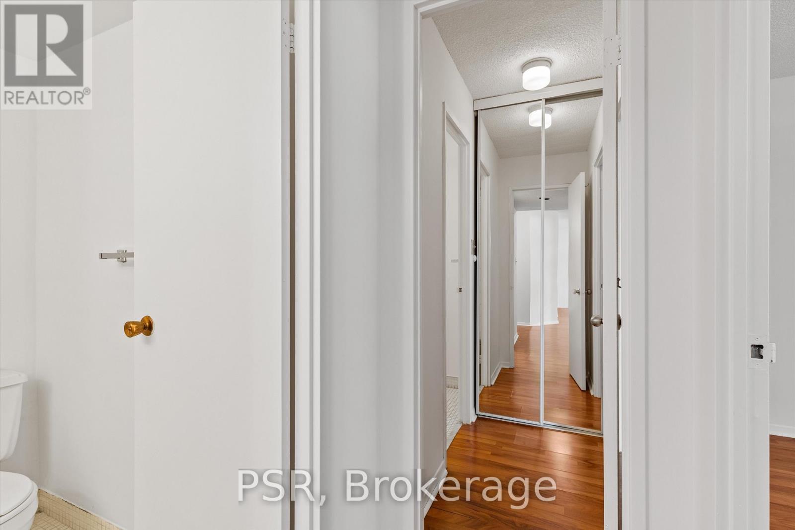 901 - 633 Bay Street, Toronto, ON - Indoor