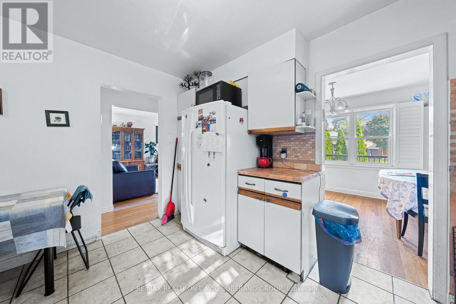 17 Wigan Crescent, Toronto, ON - Indoor Photo Showing Kitchen