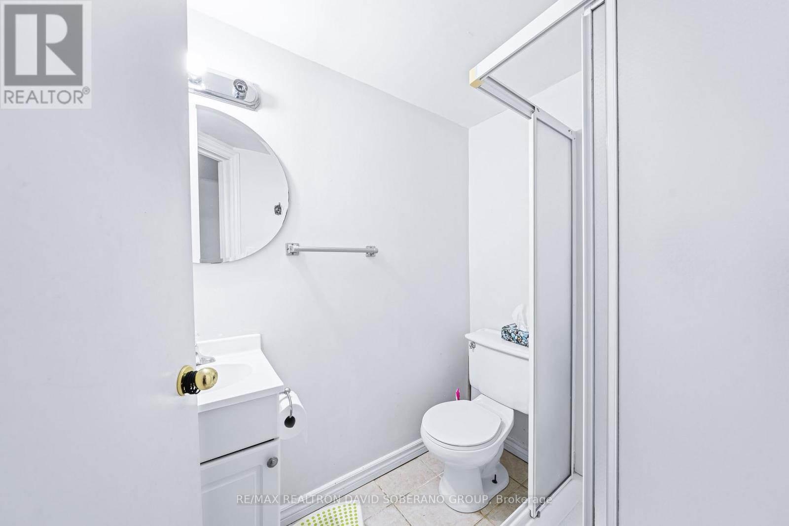 17 Wigan Crescent, Toronto, ON - Indoor Photo Showing Bathroom