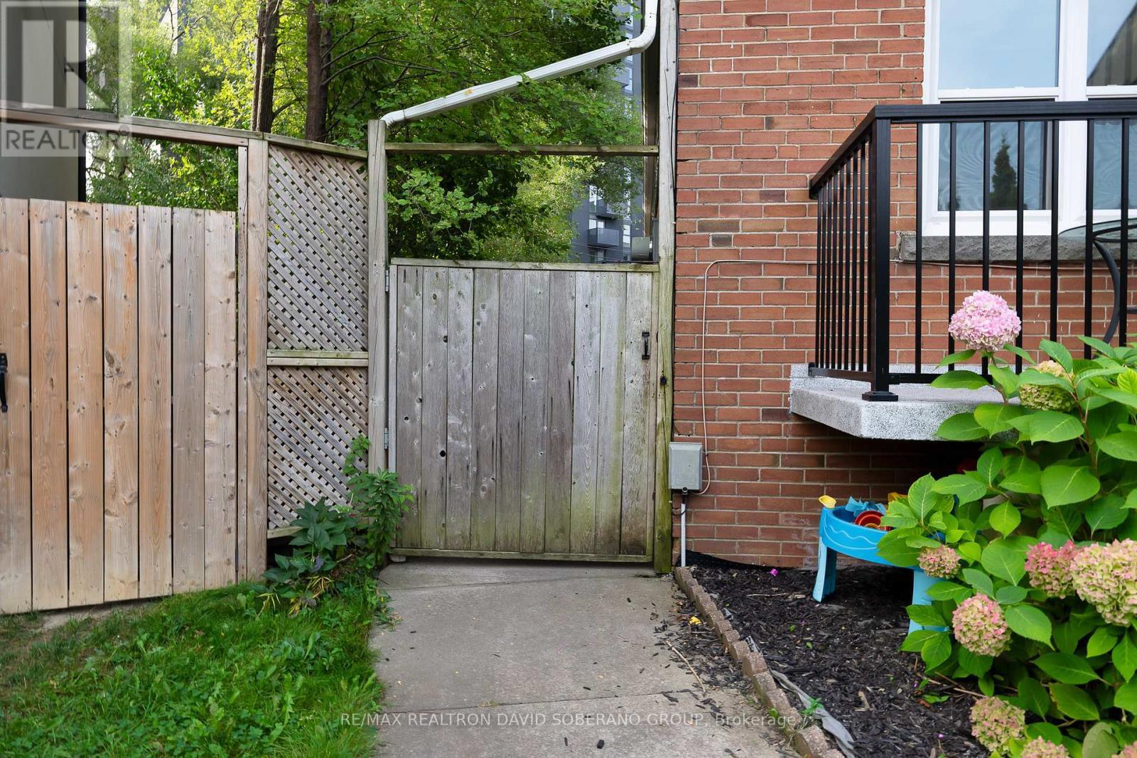 17 Wigan Crescent, Toronto, ON - Outdoor With Exterior