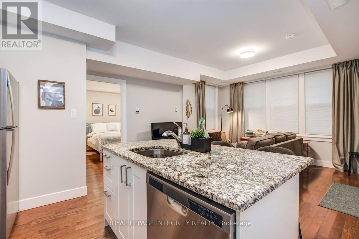 Unit 1 - 222 Argyle Avenue, Ottawa, ON - Indoor Photo Showing Kitchen With Upgraded Kitchen