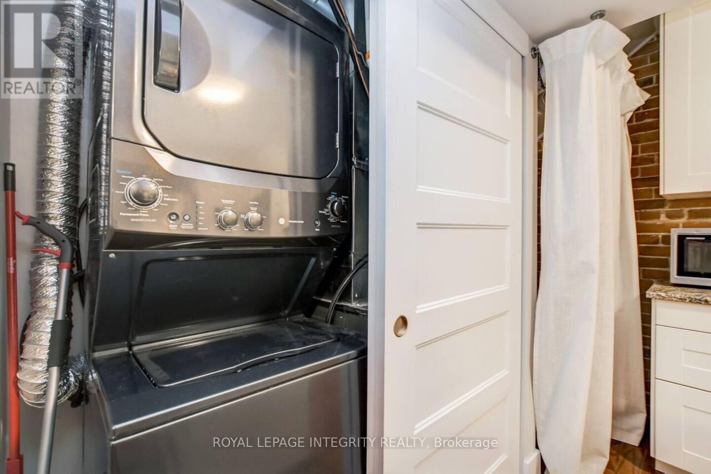 Unit 1 - 222 Argyle Avenue, Ottawa, ON - Indoor Photo Showing Laundry Room