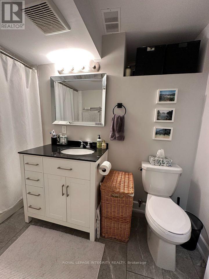 Unit 4 - 222 Argyle Avenue, Ottawa, ON - Indoor Photo Showing Bathroom