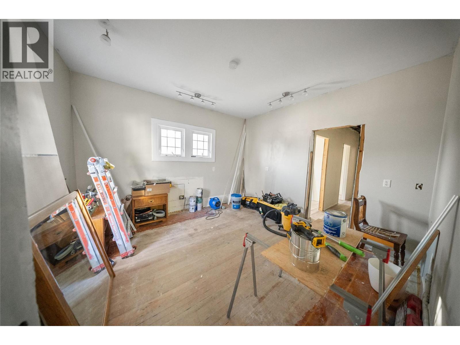 2340 Pandosy Street, Kelowna, BC - Indoor Photo Showing Other Room