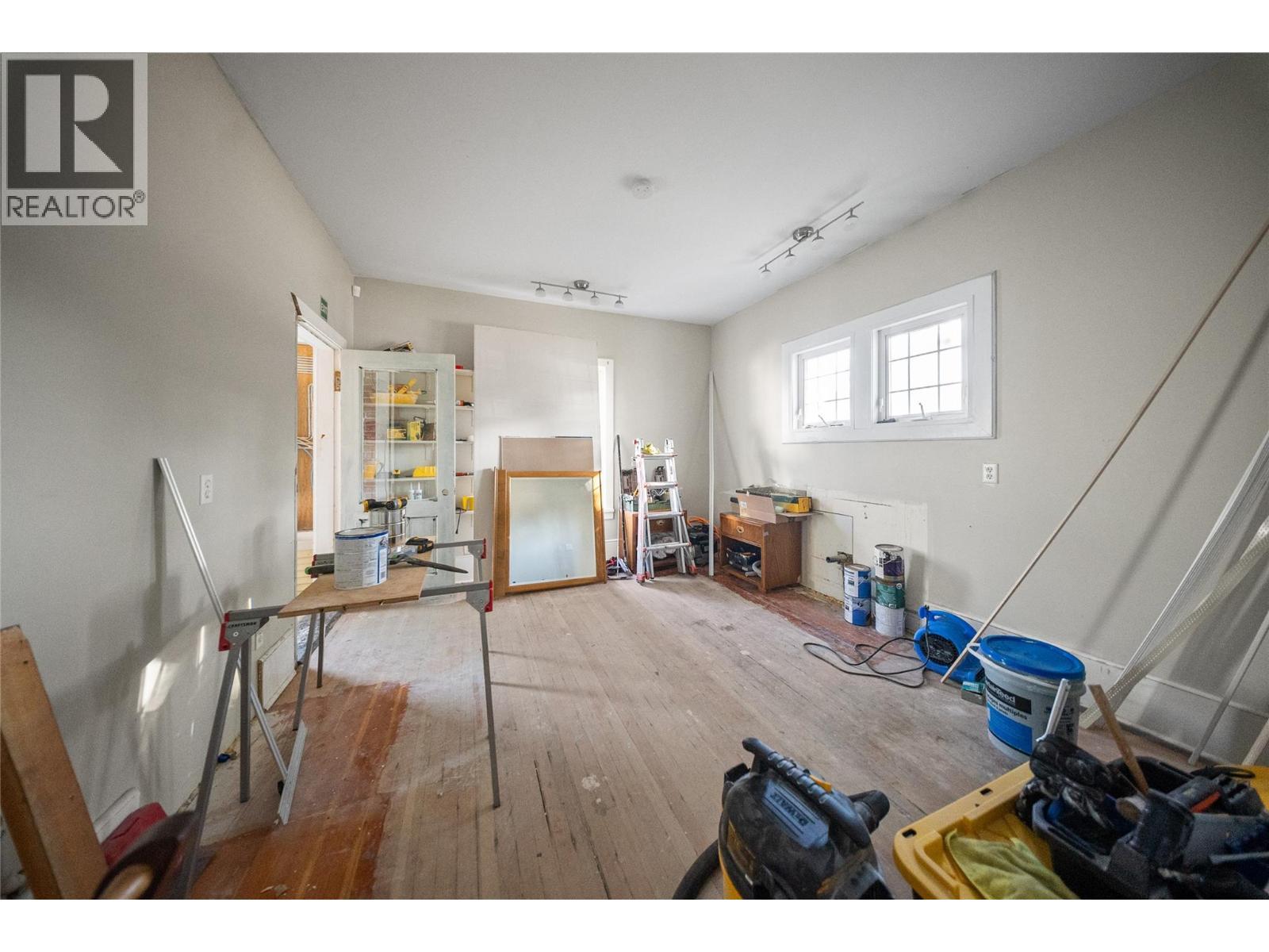 2340 Pandosy Street, Kelowna, BC - Indoor Photo Showing Other Room