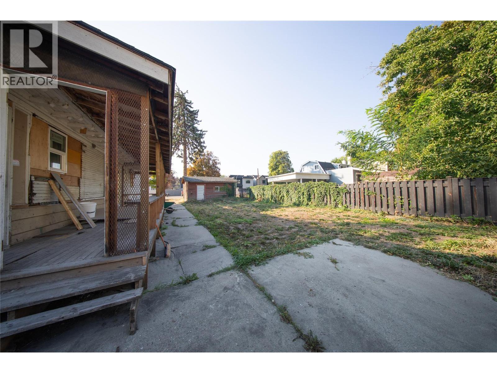 2340 Pandosy Street, Kelowna, BC - Outdoor