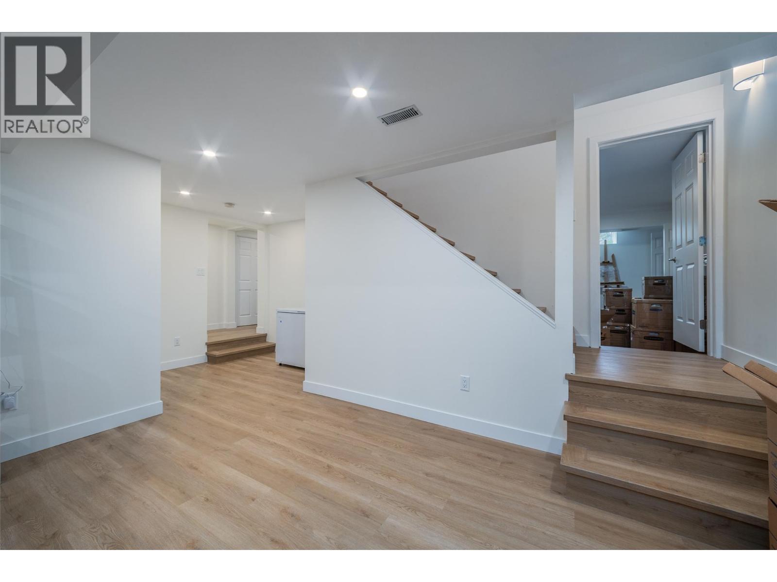 514 Hawes Court, Kelowna, BC - Indoor Photo Showing Other Room