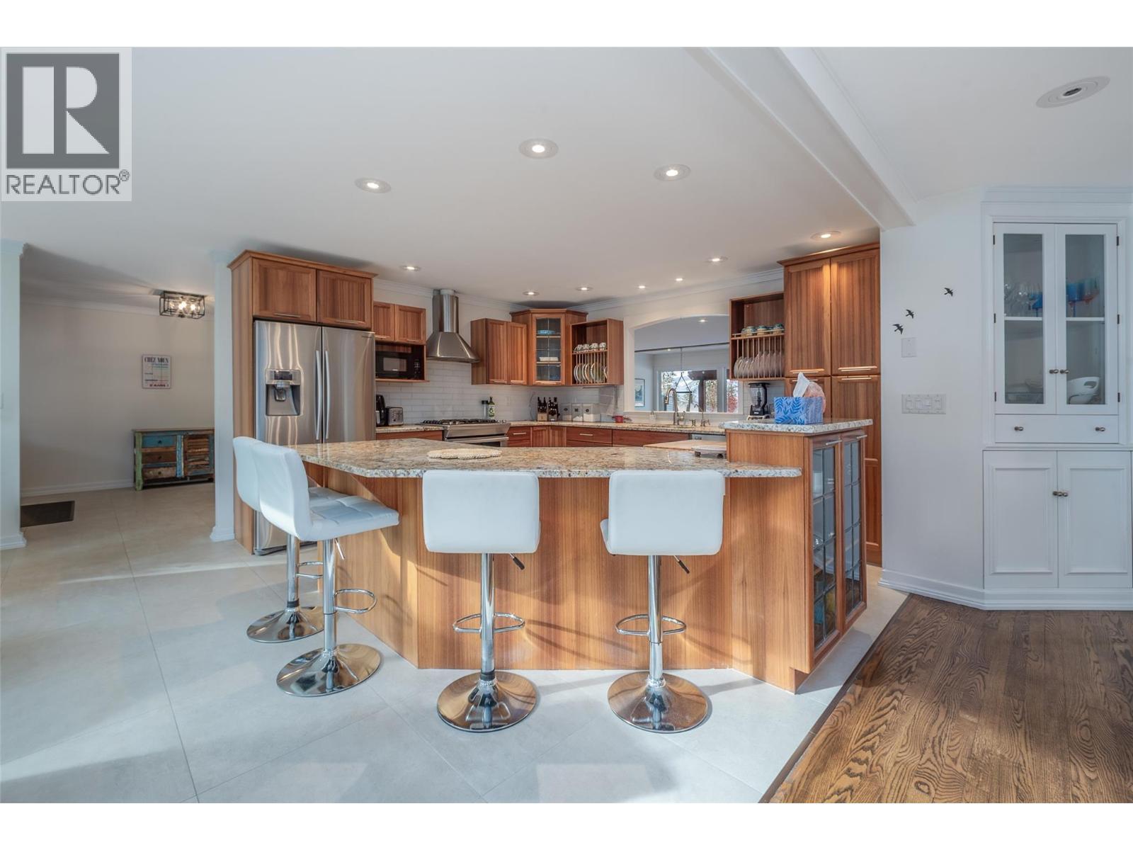 514 Hawes Court, Kelowna, BC - Indoor