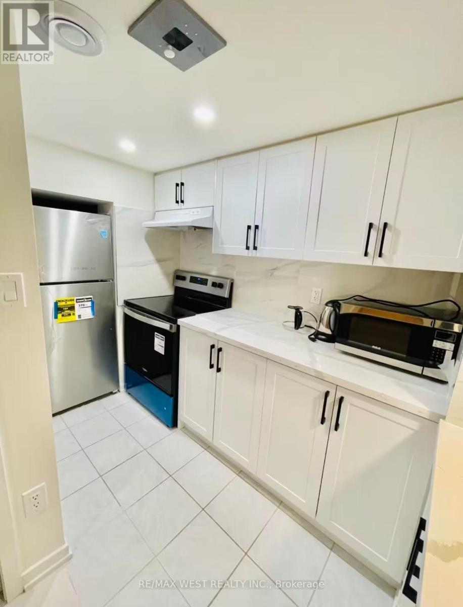 Bsmt - 14 Pantheon Lane, Markham, ON - Indoor Photo Showing Kitchen