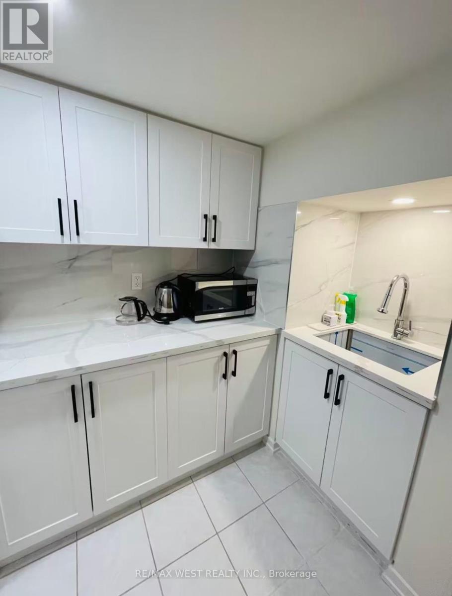 Bsmt - 14 Pantheon Lane, Markham, ON - Indoor Photo Showing Kitchen