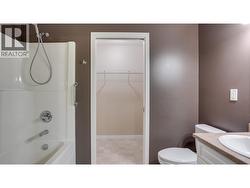Ensuite / Walk in Closet -