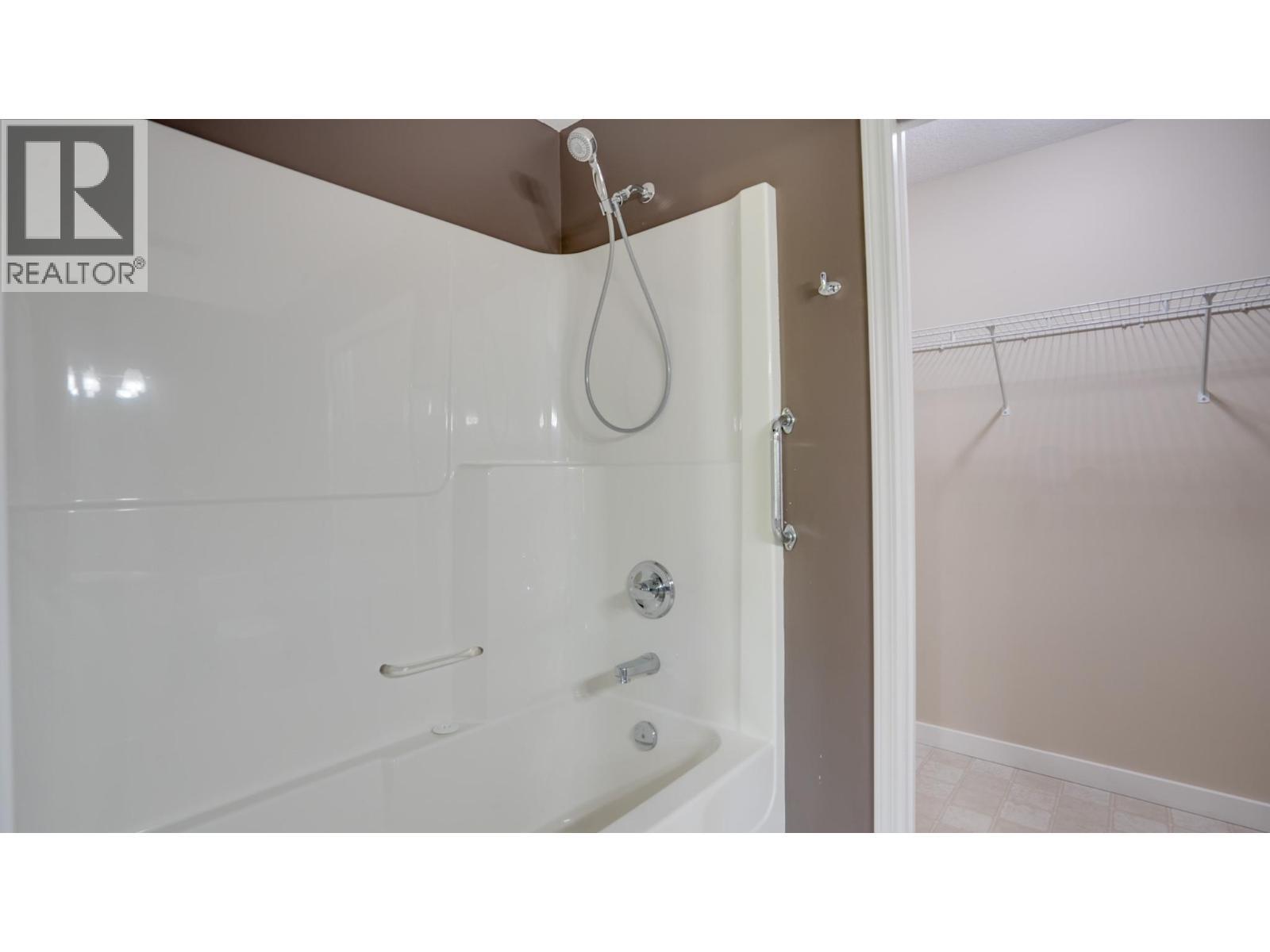 Ensuite / Walk in Closet - 5200 25Th Avenue, Vernon, BC - Indoor Photo Showing Bathroom