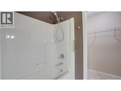 Ensuite / Walk in Closet -