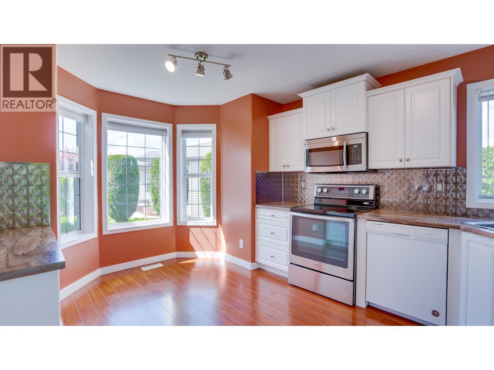Kitchen - 5200 25Th Avenue, Vernon, BC - Indoor Photo Showing Kitchen