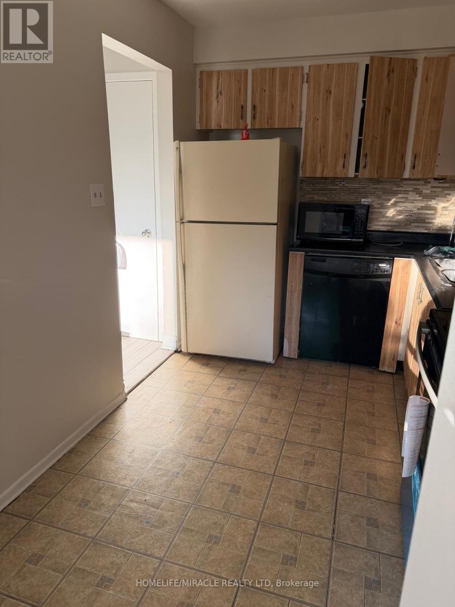 96 Carleton Place, Brampton, ON - Indoor Photo Showing Kitchen