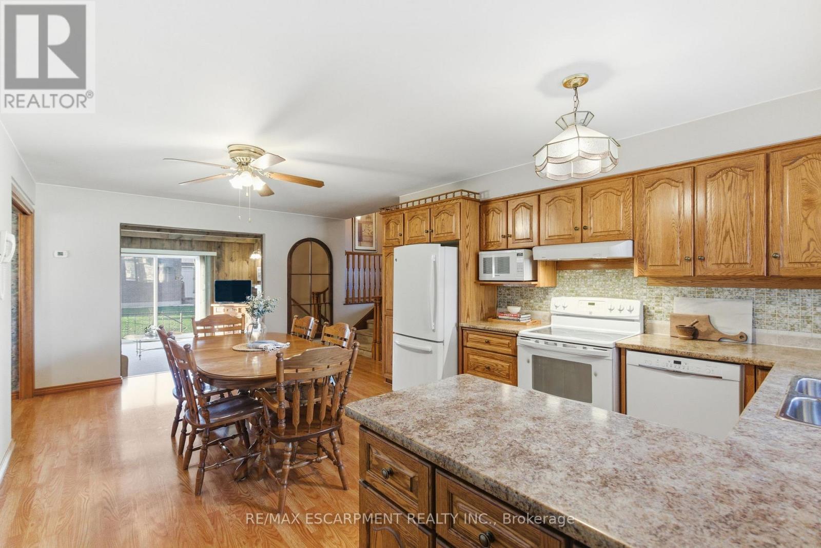 1235 Barton Street, Hamilton, ON - Indoor Photo Showing Other Room
