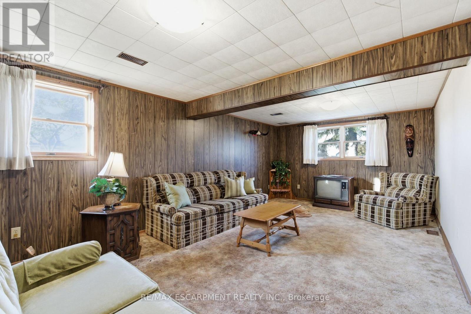 1235 Barton Street, Hamilton, ON - Indoor