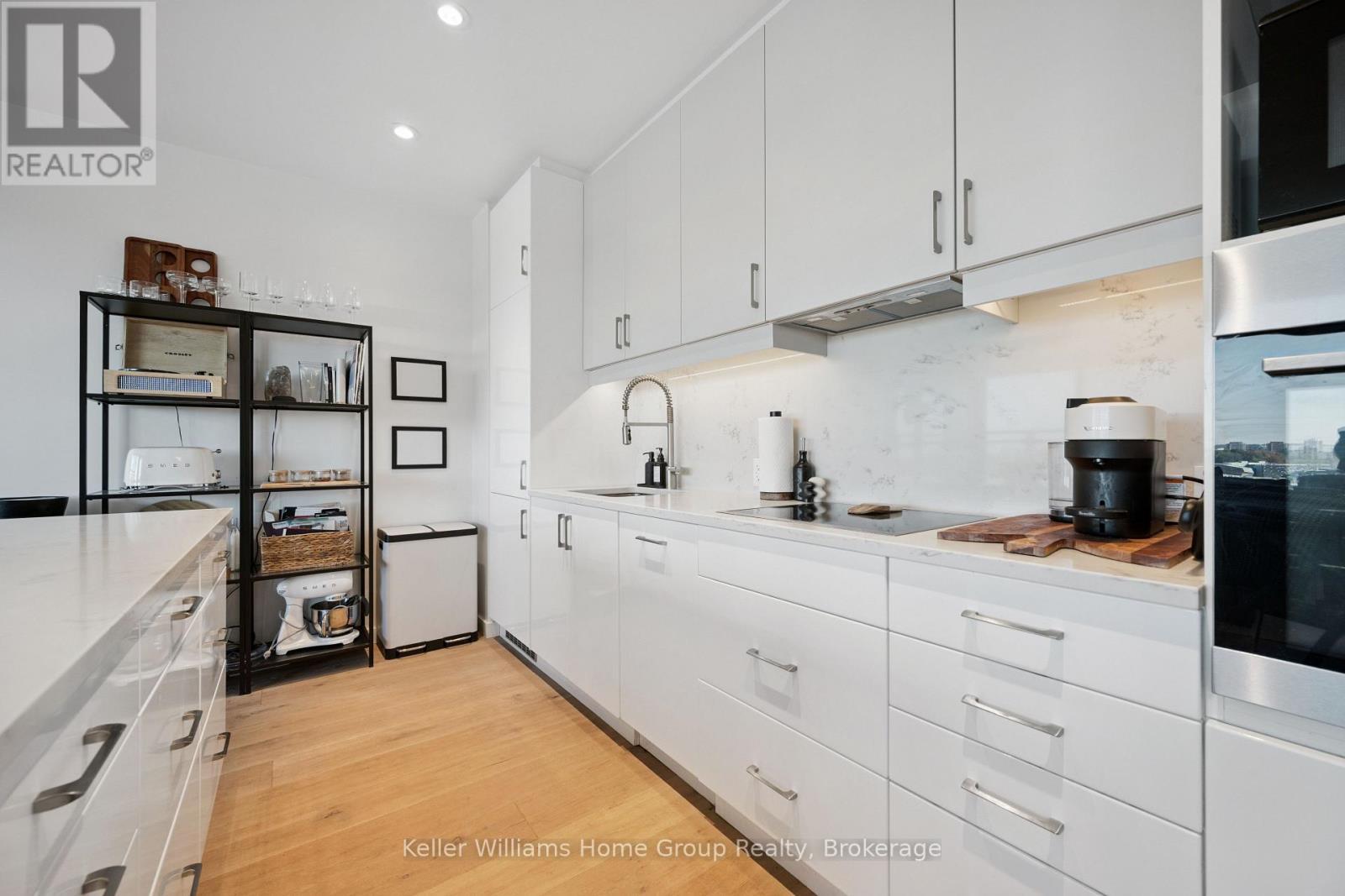 1105 - 181 King Street S, Waterloo, ON - Indoor Photo Showing Kitchen