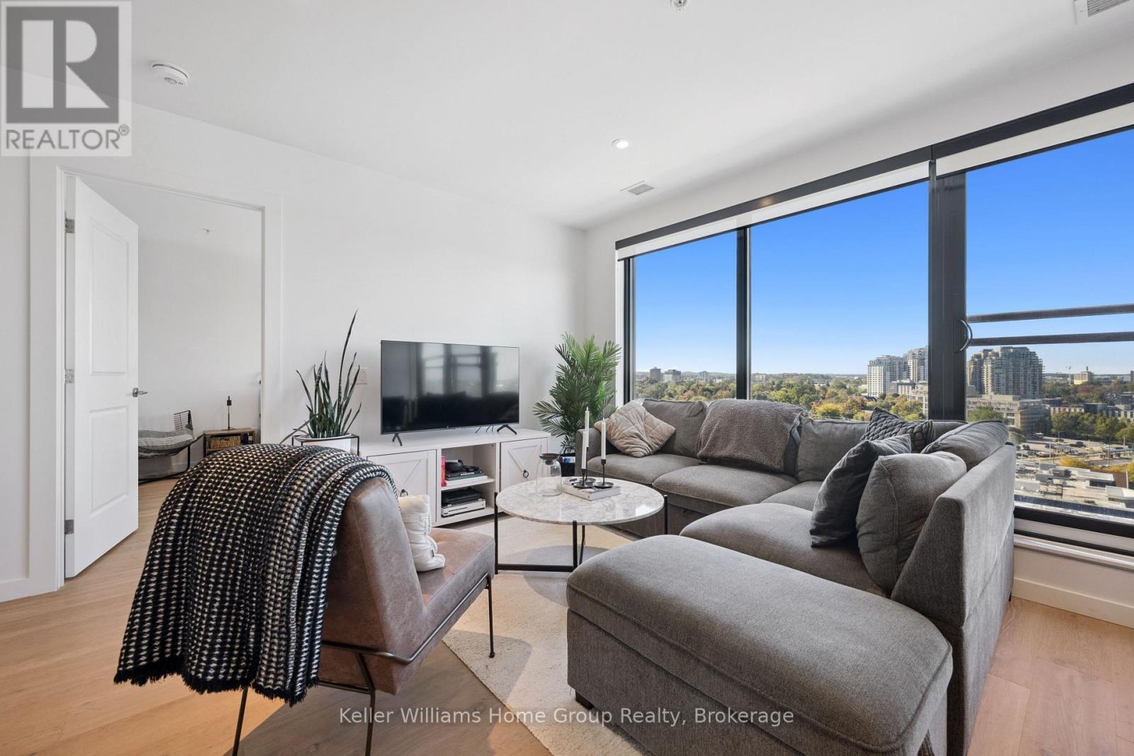 1105 - 181 King Street S, Waterloo, ON - Indoor Photo Showing Living Room