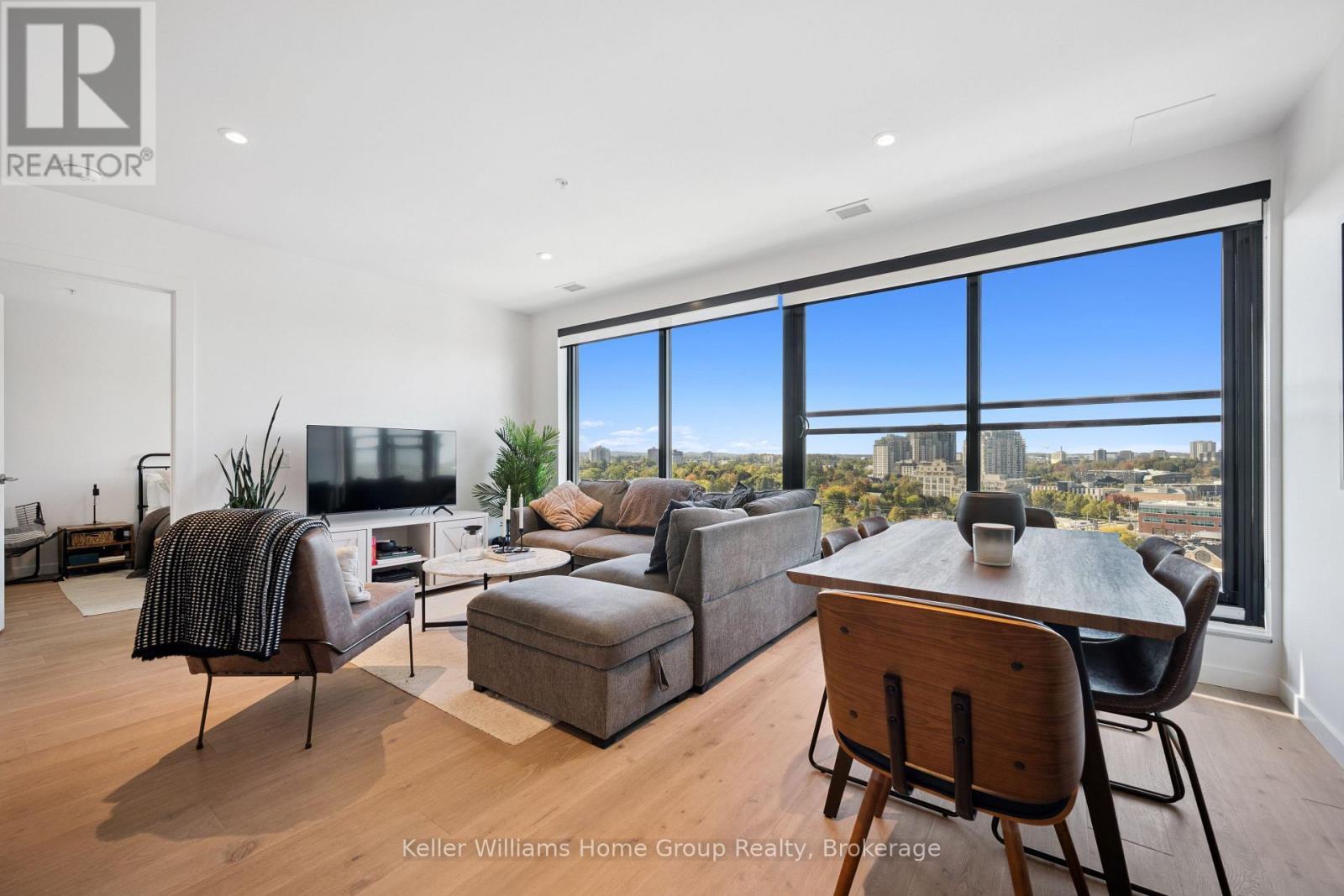 1105 - 181 King Street S, Waterloo, ON - Indoor Photo Showing Living Room