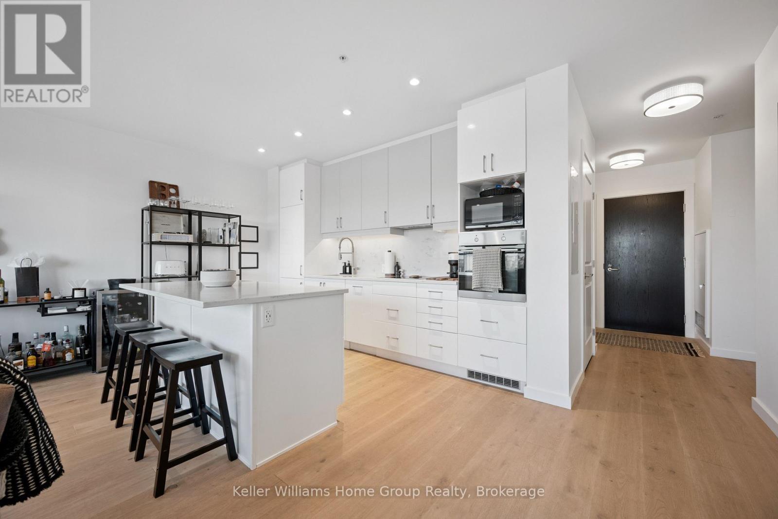 1105 - 181 King Street S, Waterloo, ON - Indoor Photo Showing Kitchen