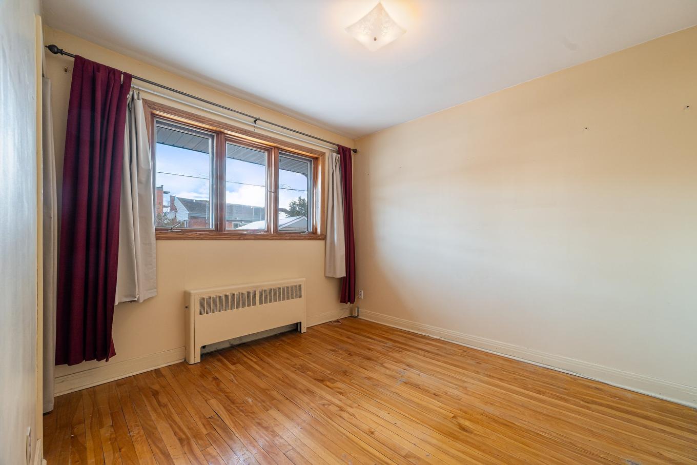 Chambre à coucher - 675 Rue Coursol, Laval (Chomedey), QC - Indoor Photo Showing Other Room