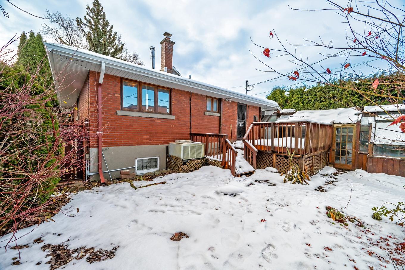 Cour - 675 Rue Coursol, Laval (Chomedey), QC - Outdoor With Exterior