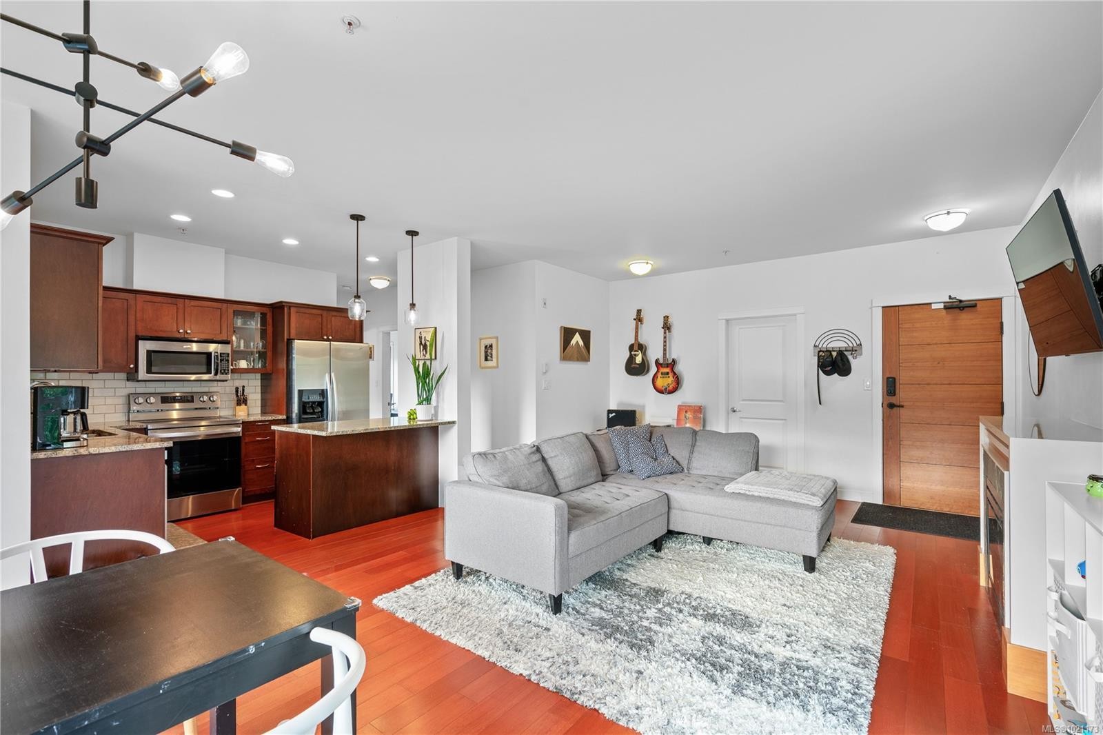 303-101 Nursery Hill Dr, View Royal, BC - Indoor