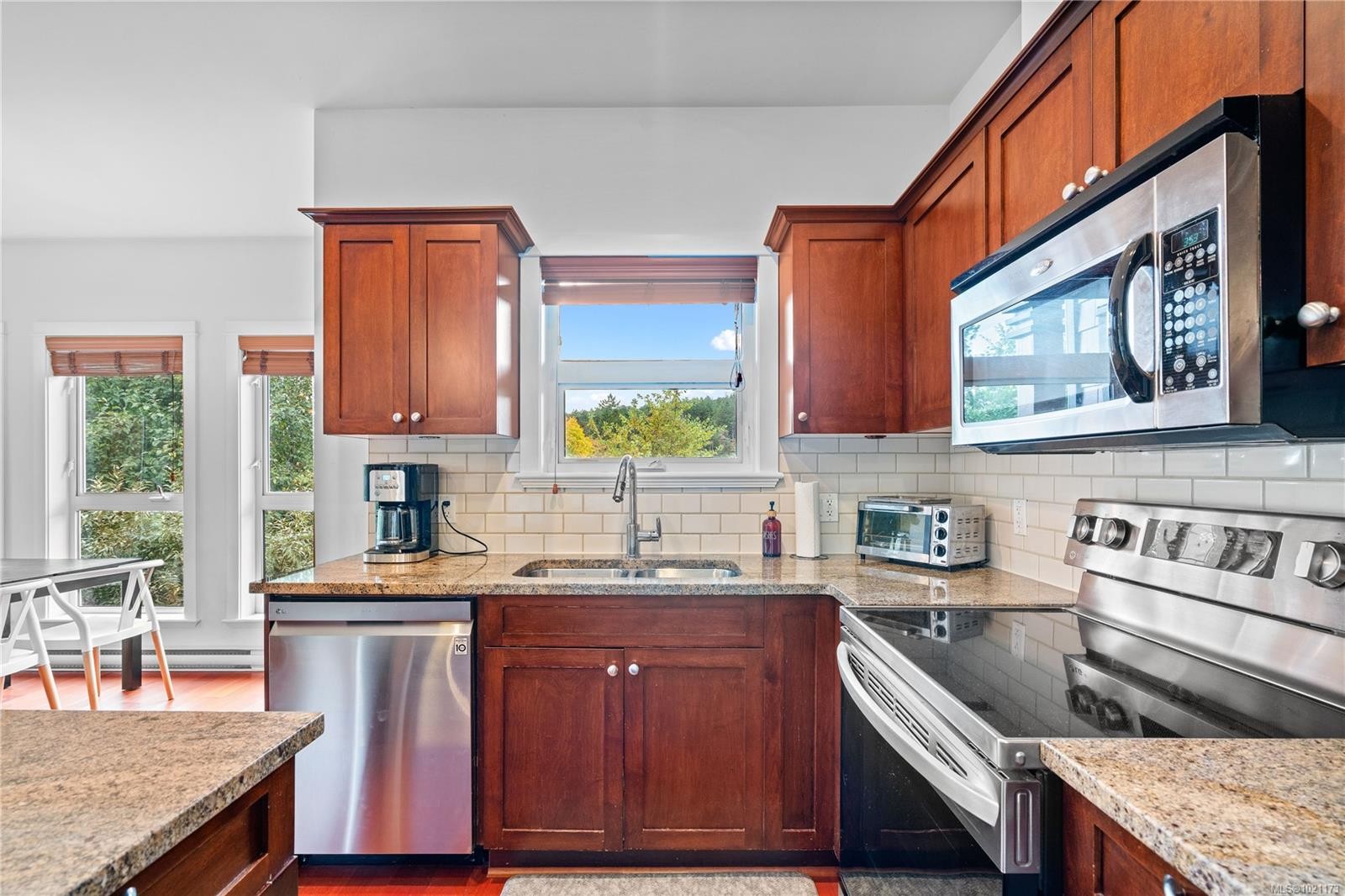 303-101 Nursery Hill Dr, View Royal, BC - Indoor Photo Showing Kitchen With Double Sink