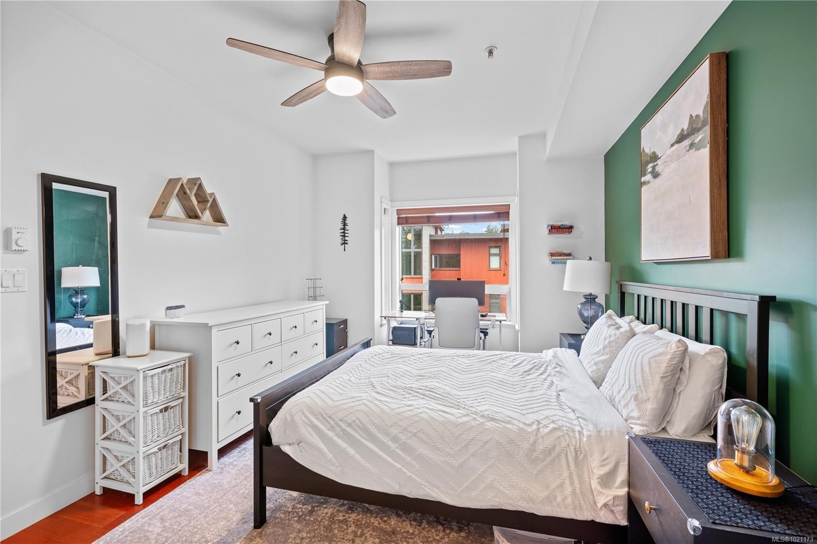 303-101 Nursery Hill Dr, View Royal, BC - Indoor Photo Showing Bedroom