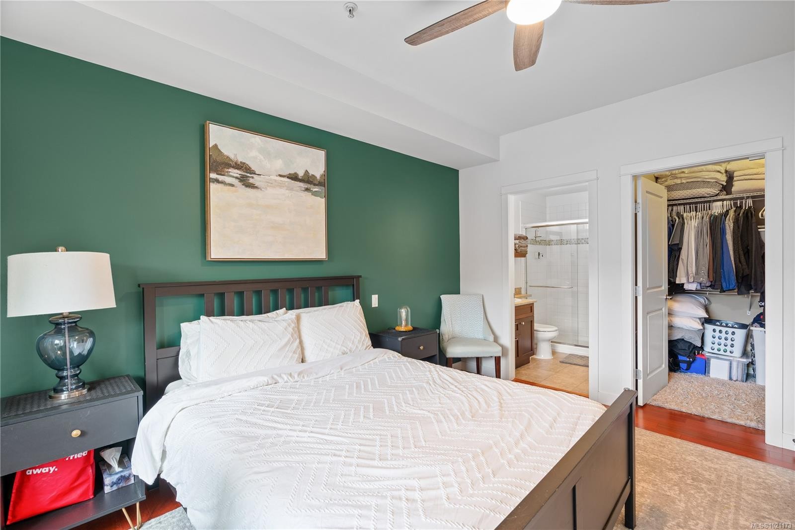 303-101 Nursery Hill Dr, View Royal, BC - Indoor Photo Showing Bedroom