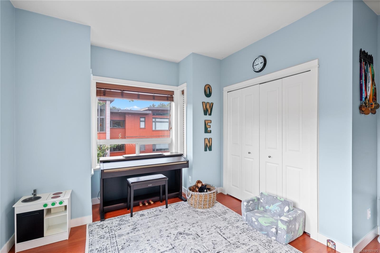 303-101 Nursery Hill Dr, View Royal, BC - Indoor Photo Showing Bedroom