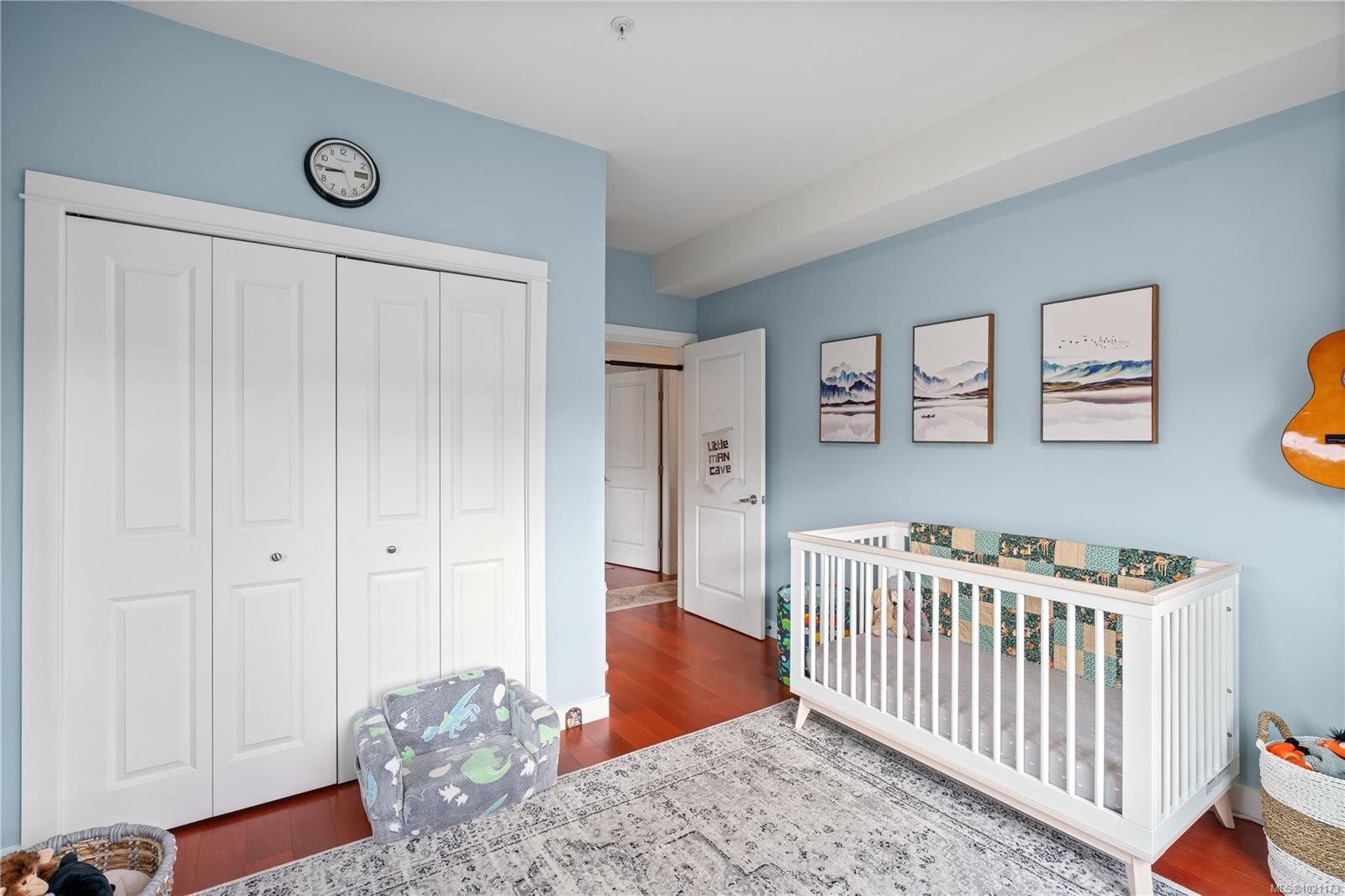 303-101 Nursery Hill Dr, View Royal, BC - Indoor Photo Showing Bedroom