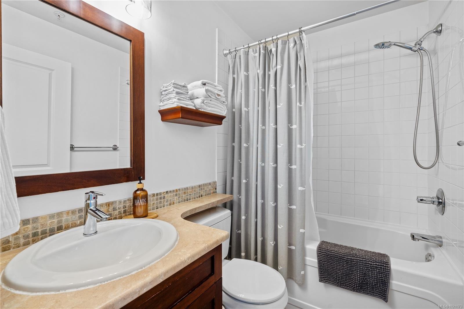 303-101 Nursery Hill Dr, View Royal, BC - Indoor Photo Showing Bathroom