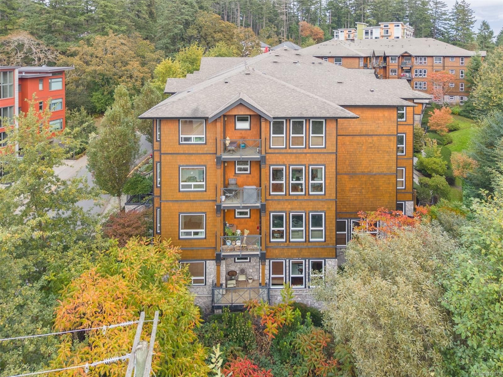 303-101 Nursery Hill Dr, View Royal, BC - Outdoor