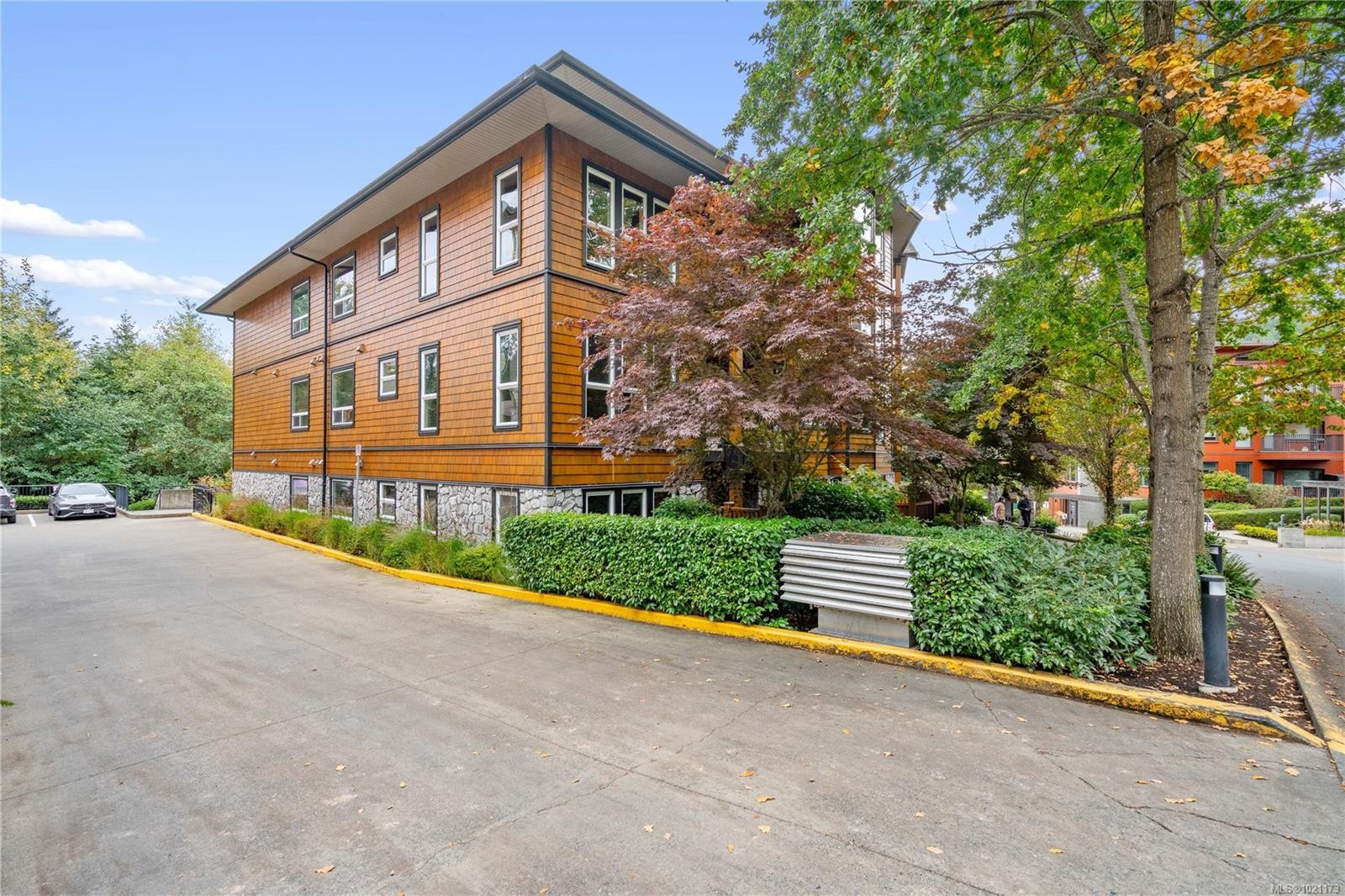 303-101 Nursery Hill Dr, View Royal, BC - Outdoor