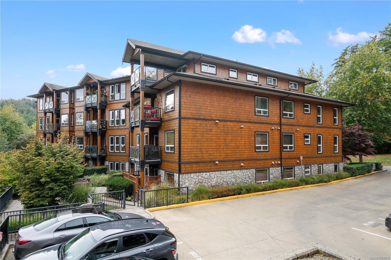 303-101 Nursery Hill Dr, View Royal, BC - Outdoor With Facade