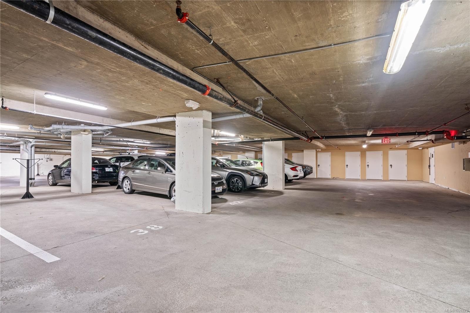 303-101 Nursery Hill Dr, View Royal, BC - Indoor Photo Showing Garage