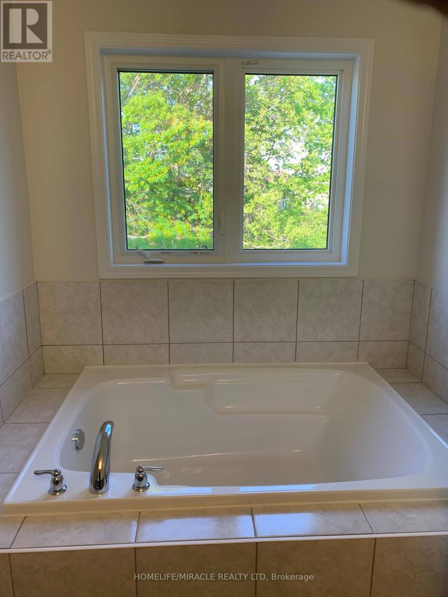 7844 Odell Crescent, Niagara Falls, ON - Indoor Photo Showing Bathroom