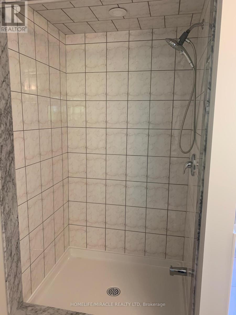 7844 Odell Crescent, Niagara Falls, ON - Indoor Photo Showing Bathroom