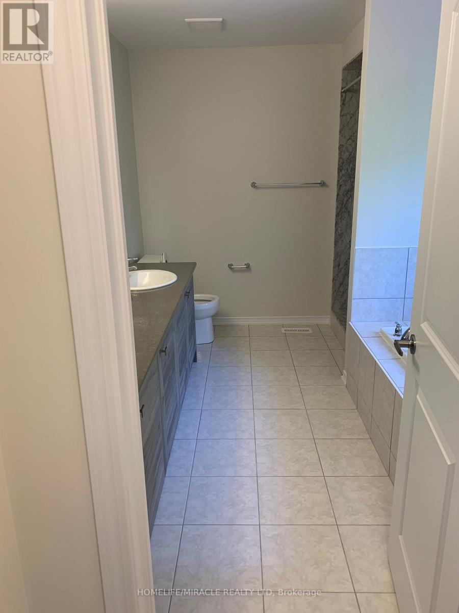 7844 Odell Crescent, Niagara Falls, ON - Indoor Photo Showing Bathroom