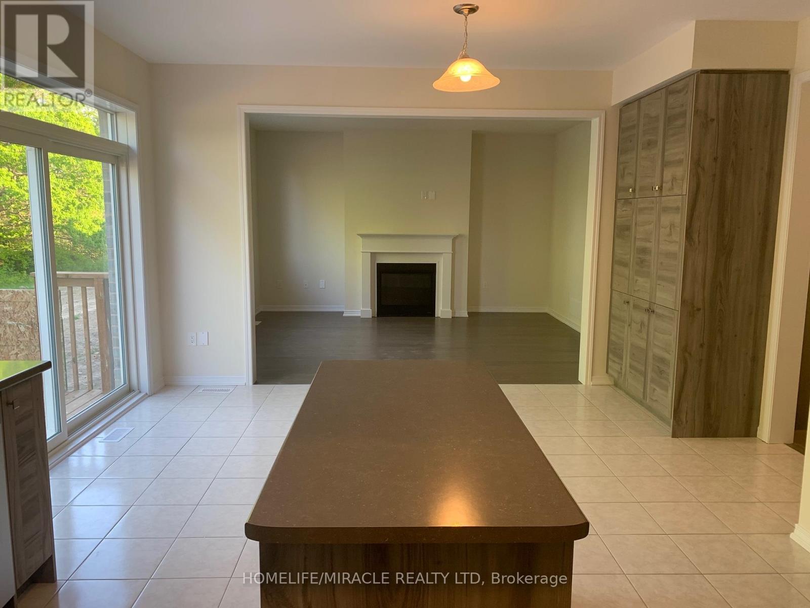 7844 Odell Crescent, Niagara Falls, ON - Indoor With Fireplace