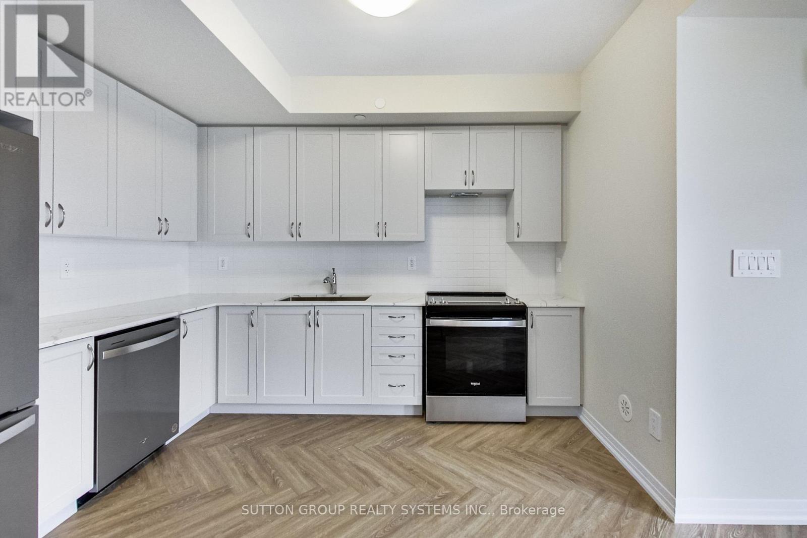 1577 Rose Way, Milton, ON - Indoor Photo Showing Kitchen